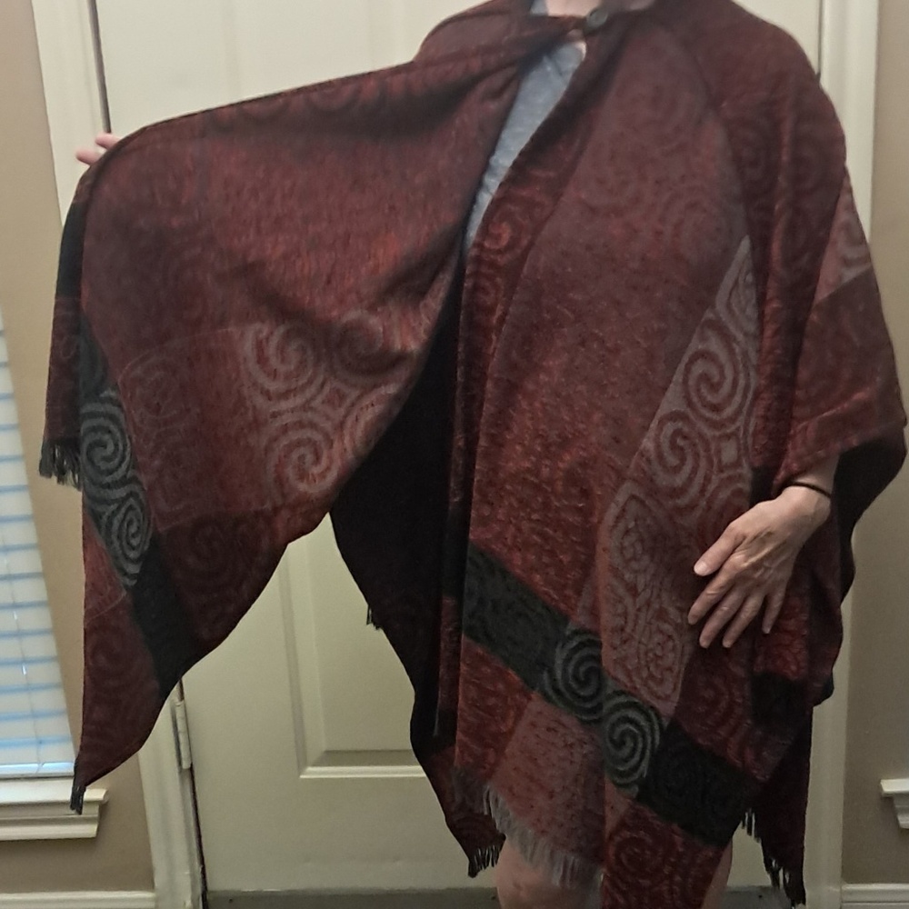 Irish Cape - Picture 3 of 6